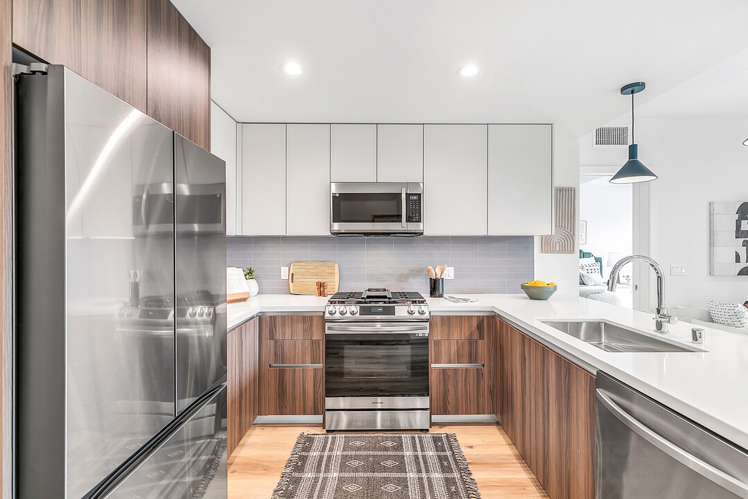 Empire at Larchmont in Los Angeles, CA - Building Photo