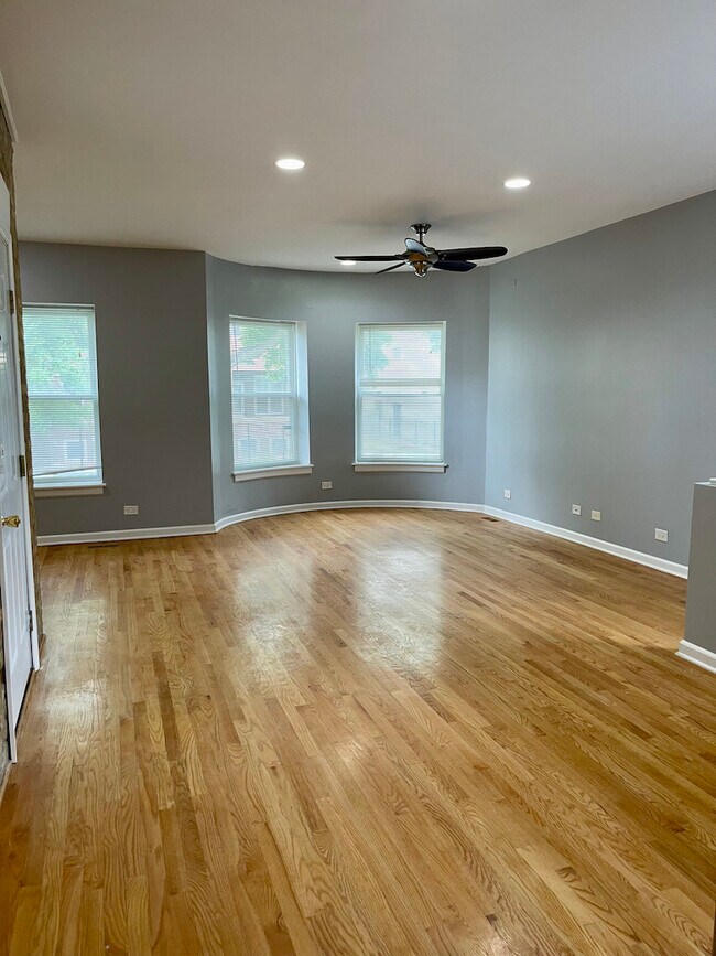 4736 S St Lawrence Ave in Chicago, IL - Building Photo - Building Photo