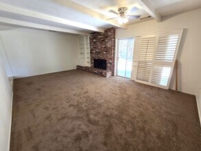420 N Sutter Cir in Visalia, CA - Building Photo - Building Photo