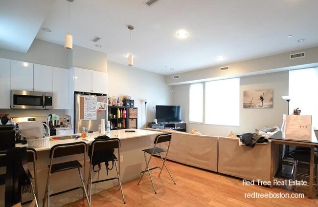 53 Glenville Ave, Unit 53