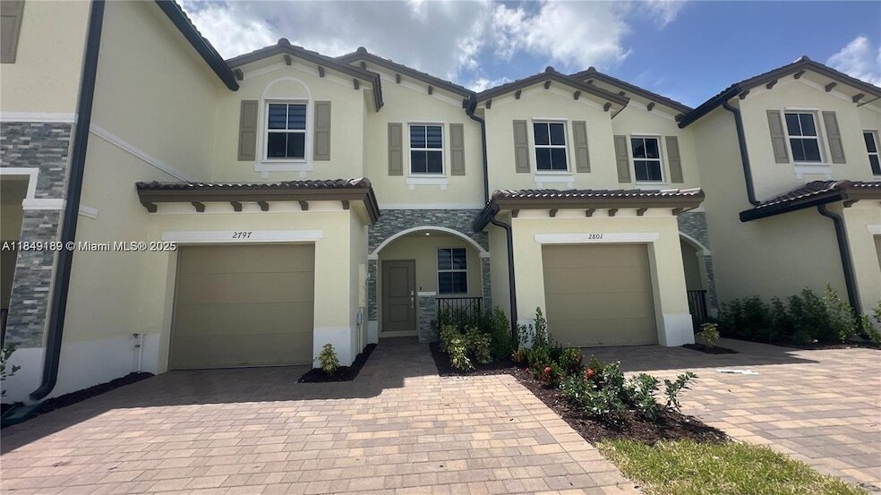 2797 SE 25th Ave in Homestead, FL - Foto de edificio