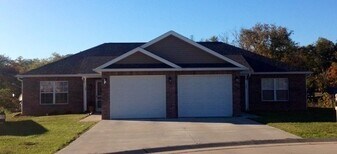 135-137 Founders Ct in Cape Girardeau, MO - Building Photo