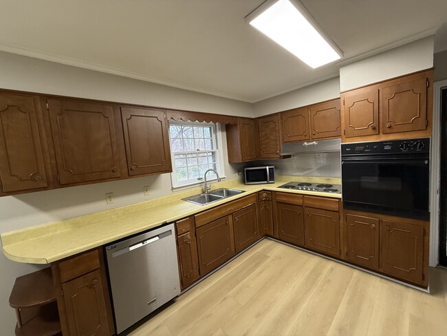 565 Paris St in Mc Kenzie, TN - Foto de edificio - Building Photo