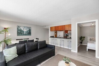 1 SE 12th St in Miami, FL - Building Photo - Building Photo