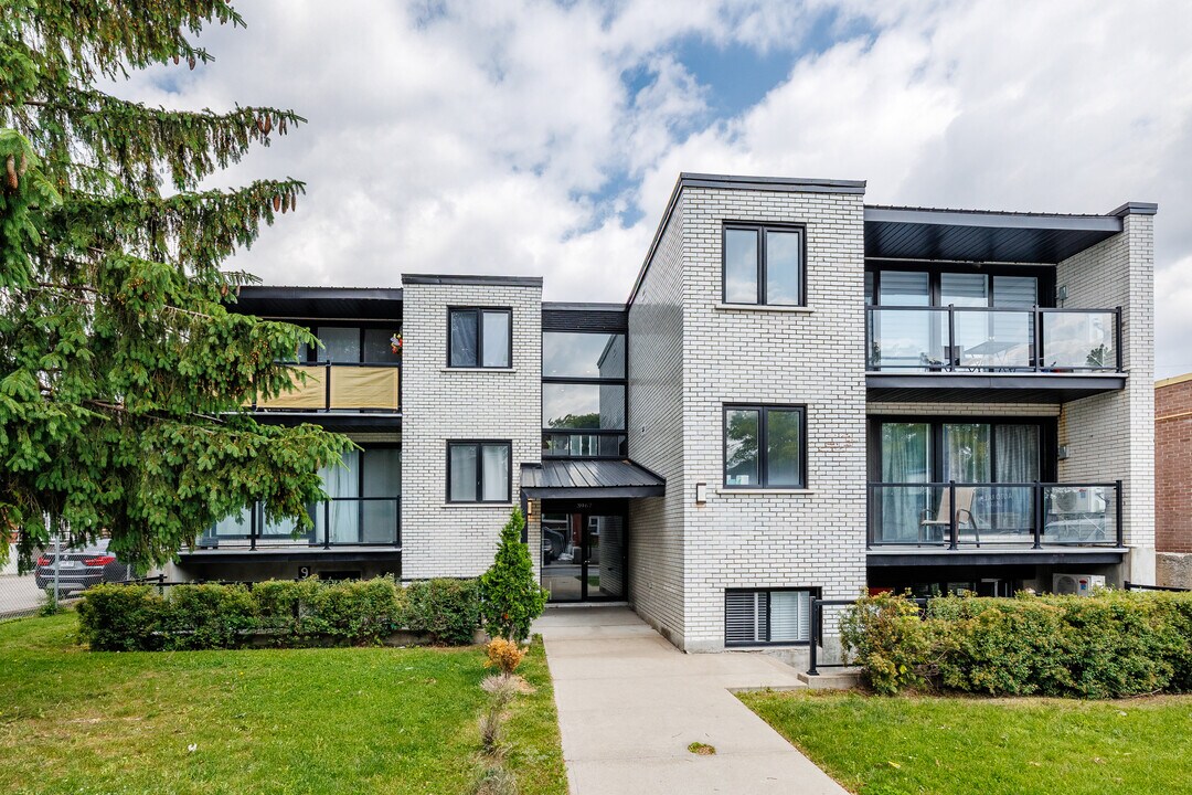 3967 Du Souvenir Ch in Laval, QC - Building Photo