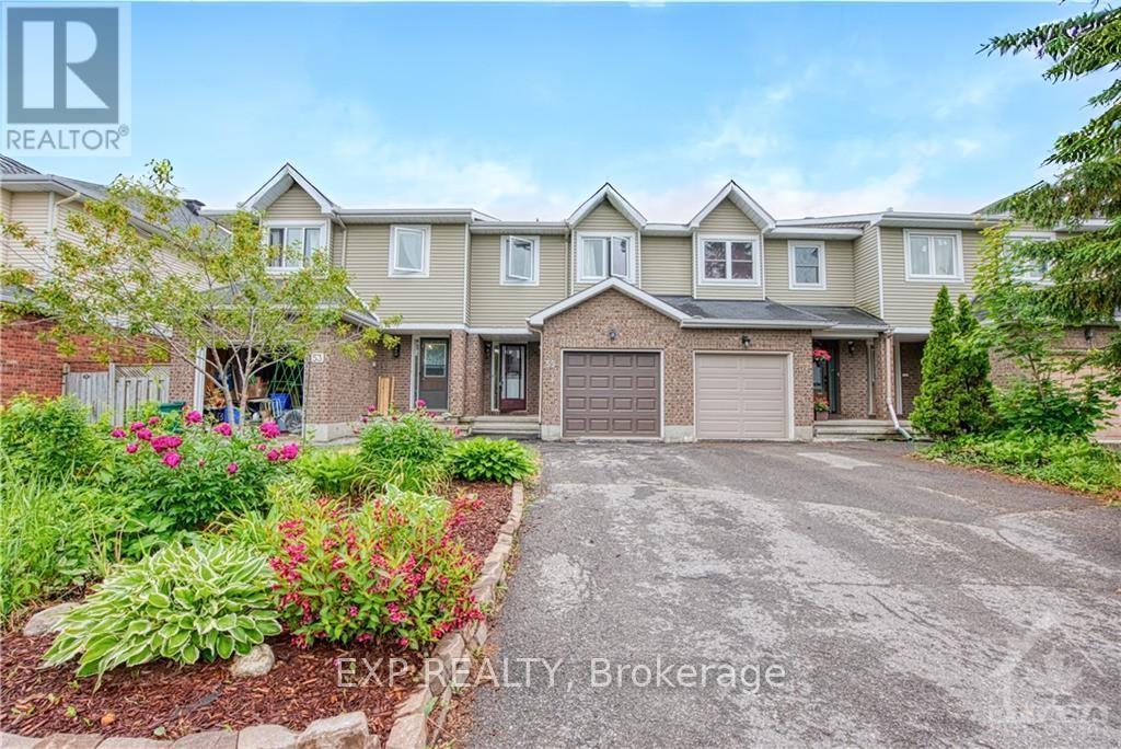 55 Royal Field Crescent in Ottawa, ON - Building Photo