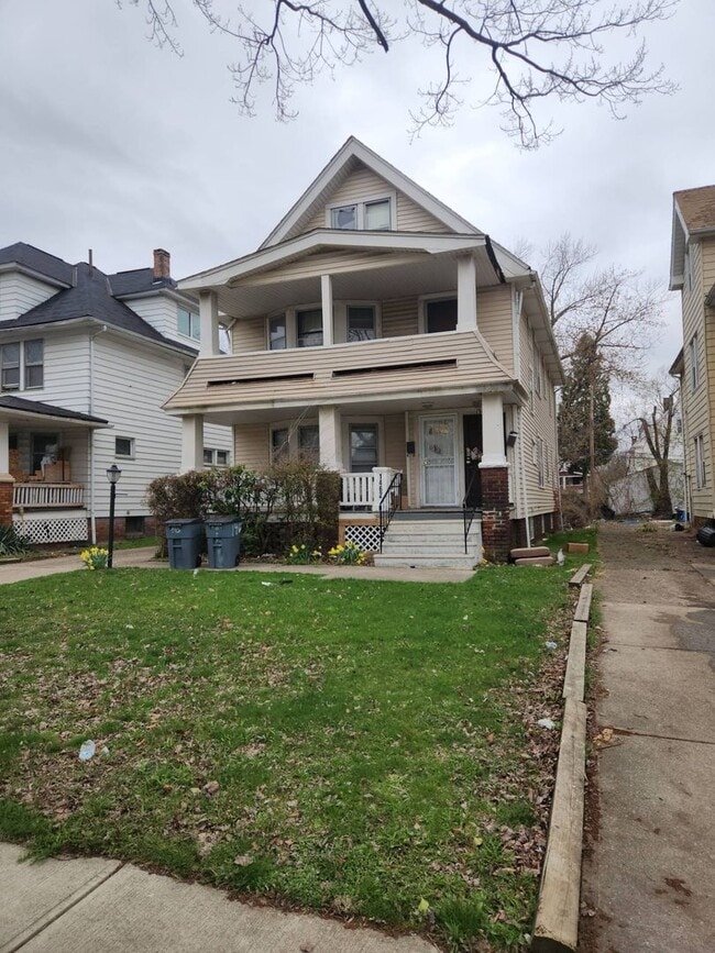 property at 1460 E 135th St
