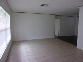 513 SE Crosspoint Dr in Port St. Lucie, FL - Building Photo - Building Photo