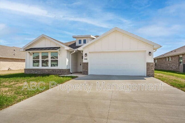 property at 800 Lewis St