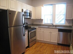 25 Cleveland Pl, Unit 1 in Boston, MA - Foto de edificio - Building Photo