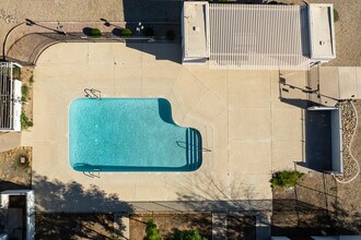 4758 W Caron St in Glendale, AZ - Foto de edificio - Building Photo