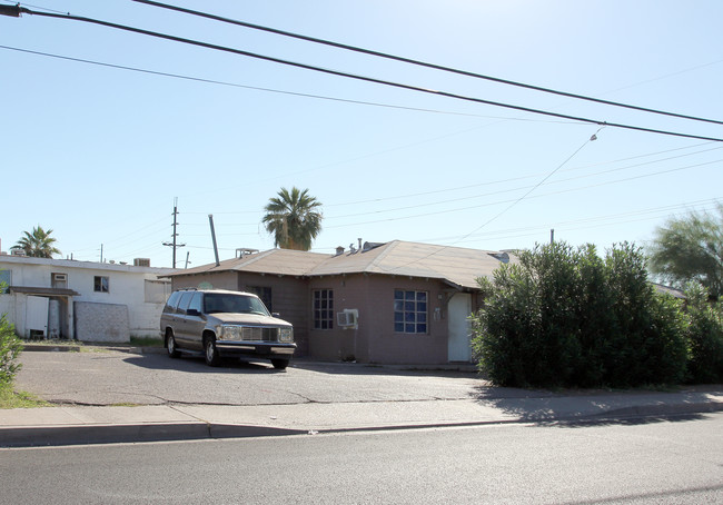 1524 East Oak Street in Phoenix, AZ - Foto de edificio - Building Photo