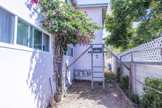 2109 Rockefeller Ln in Redondo Beach, CA - Building Photo - Building Photo