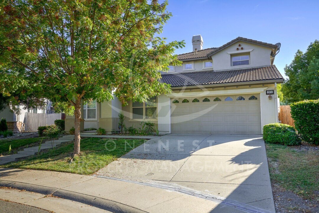 2874 Southcreek Dr in Lincoln, CA - Building Photo