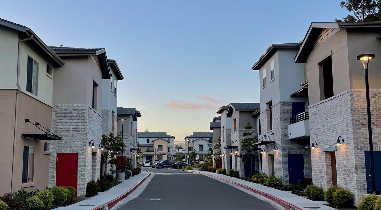 Twin Creeks Apartments in San Luis Obispo, CA - Building Photo