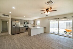 507 E Riviera Dr in Tempe, AZ - Building Photo
