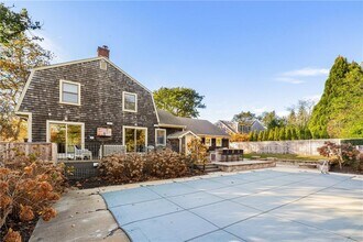 138 Carroll Ave in Newport, RI - Building Photo - Building Photo