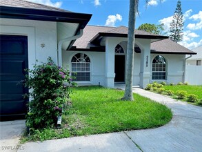 2285 River Reach Dr in Naples, FL - Building Photo - Building Photo