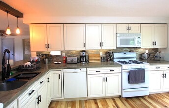 5377 Bates Rd in Williamsburg, MI - Building Photo - Building Photo