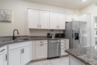 5140 Eucalyptus Dr in Hollywood, FL - Building Photo - Building Photo