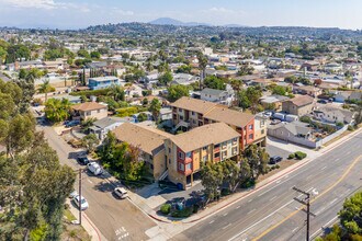 7003-7007 Saranac St in San Diego, CA - Foto de edificio - Building Photo