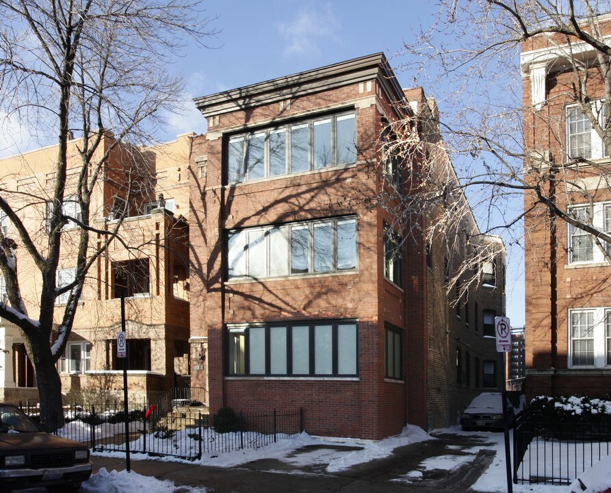 750 W Bittersweet Pl in Chicago, IL - Building Photo