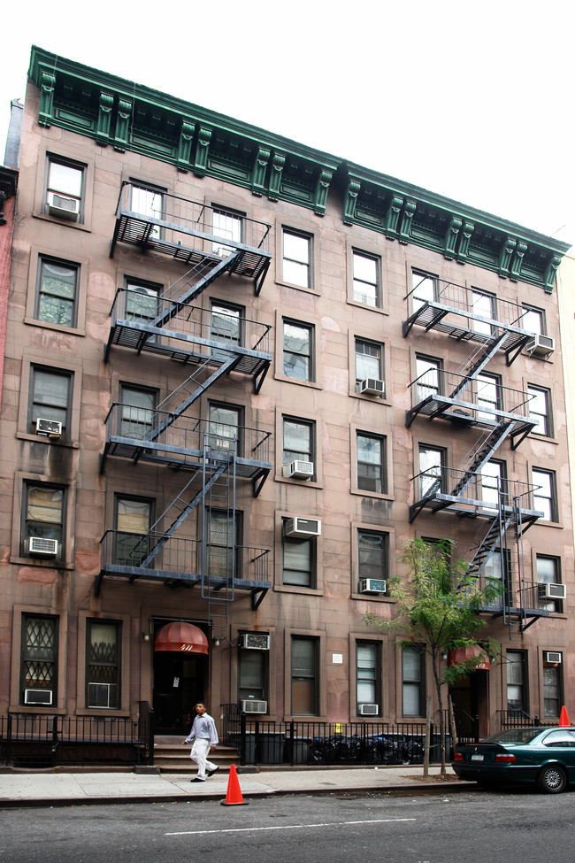 409-411 W 50th St in New York, NY - Building Photo - Building Photo