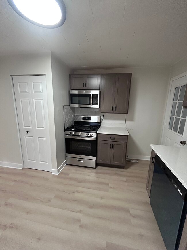 6639 Alexander Ave in Hammond, IN - Foto de edificio - Building Photo