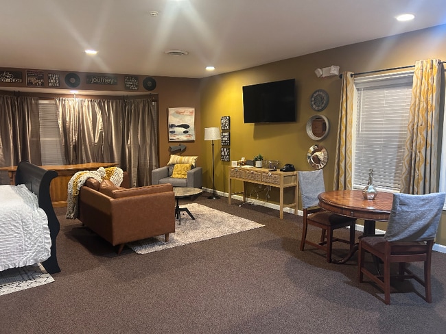 11609 Detroit Ave in Cleveland, OH - Foto de edificio - Building Photo