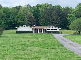 2435 Miller Ferry Rd SW in Calhoun, GA - Building Photo