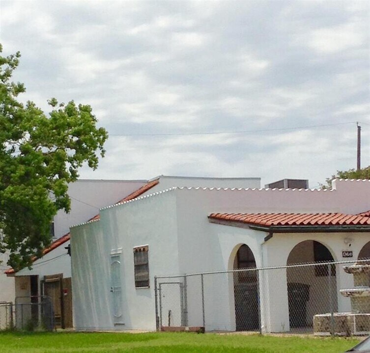 123 The Strand in Galveston, TX - Building Photo