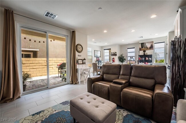 property at 128 Kimberlite Dr