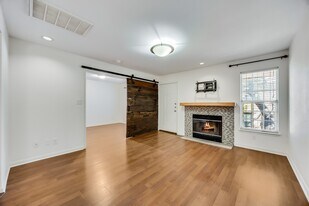 7685 Northcross Dr, Unit 1121 in Austin, TX - Building Photo