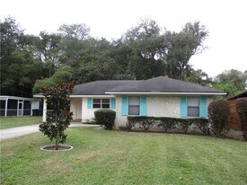 609 Delegal St in St. Simons Island, GA - Building Photo