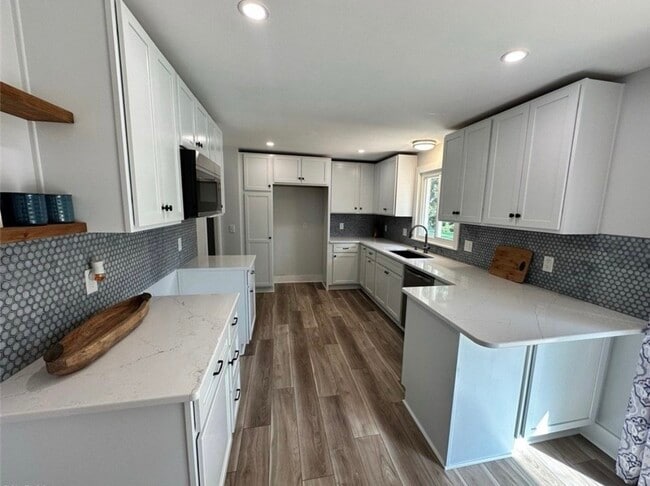 4834 Echovalley St NW in North Canton, OH - Foto de edificio - Building Photo
