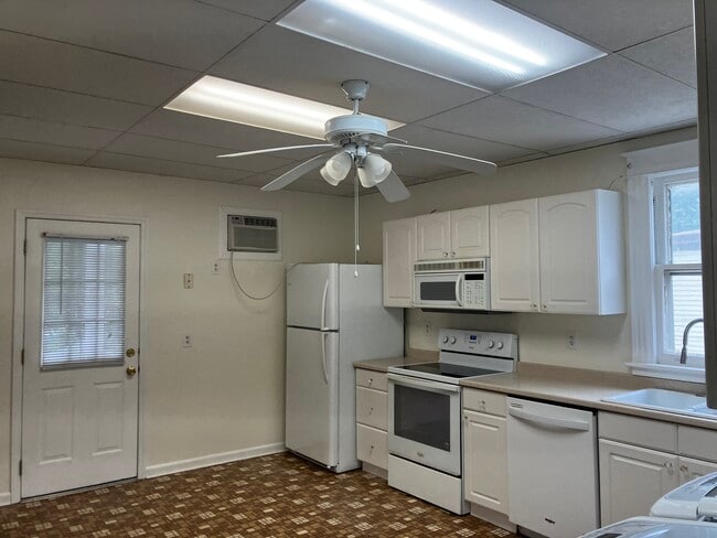 13 Grubb St, Unit upstairs in Poughkeepsie, NY - Building Photo - Building Photo