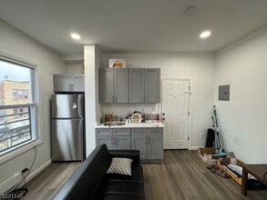 76 Market St in Paterson, NJ - Building Photo - Building Photo