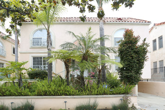 215 S Doheny Dr in Beverly Hills, CA - Building Photo - Building Photo