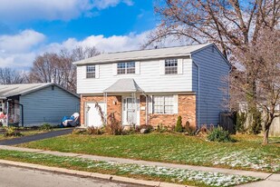 5040 Norcrest Dr in Columbus, OH - Building Photo