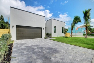 901 Upland Rd in West Palm Beach, FL - Building Photo - Building Photo