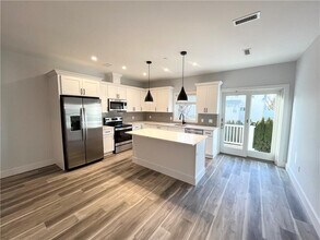 195 Park Ave in Harrison, NY - Building Photo - Building Photo