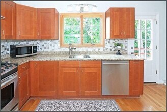 88 St Mary St in Needham, MA - Building Photo - Building Photo