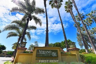 7585 Charmant Dr in San Diego, CA - Building Photo