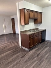 1611 Center Point Rd NE in Cedar Rapids, IA - Building Photo - Building Photo