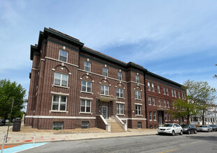 2401 Brookfield Ave in Baltimore, MD - Building Photo - Building Photo