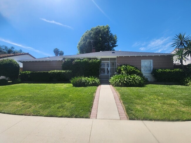 property at 5511 Coldwater Canyon Ave