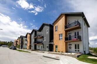 Overlook and Burdette + Wade in Omaha, NE - Building Photo - Building Photo