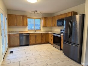 2406 Bowen St in Longmont, CO - Foto de edificio - Building Photo