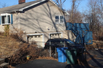 918 Wintergreen Ave in Hamden, CT - Building Photo - Building Photo