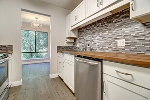 480 N Civic Dr, Unit 208  The Keys in Walnut Creek, CA - Building Photo